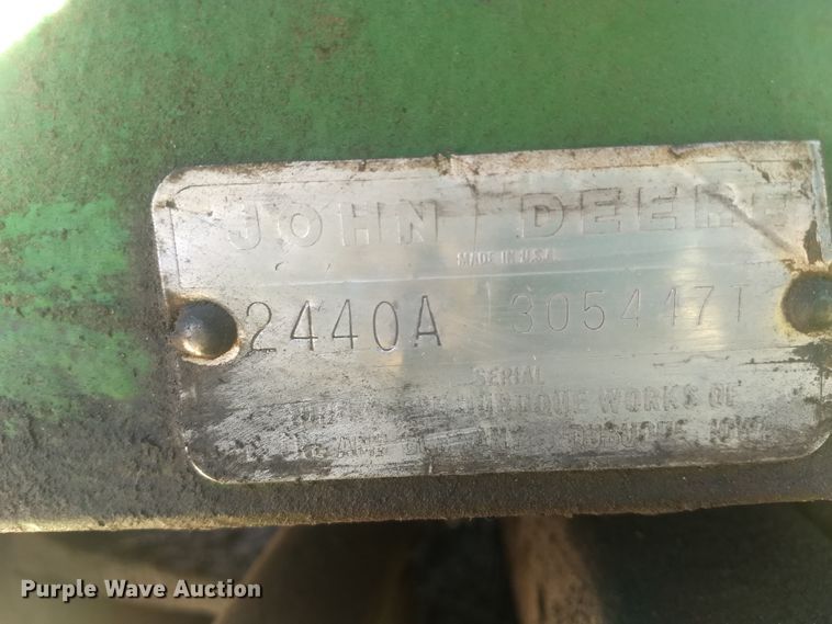 image for item DH3601 1978 John Deere 2440 tractor