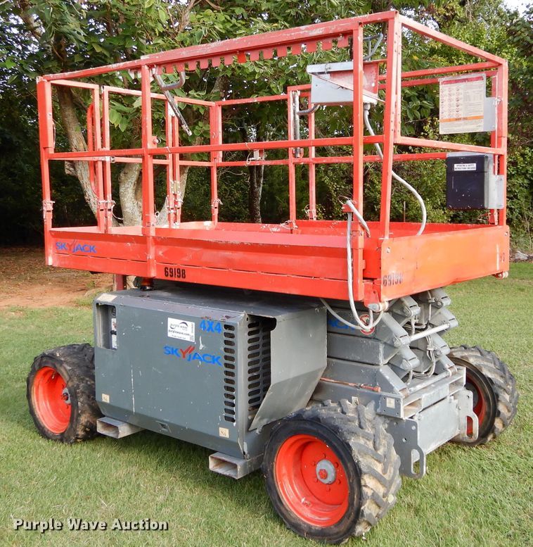 image for item DH3602 Sky Jack SJ6826RT boom lift