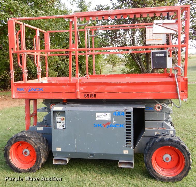 image for item DH3602 Sky Jack SJ6826RT boom lift
