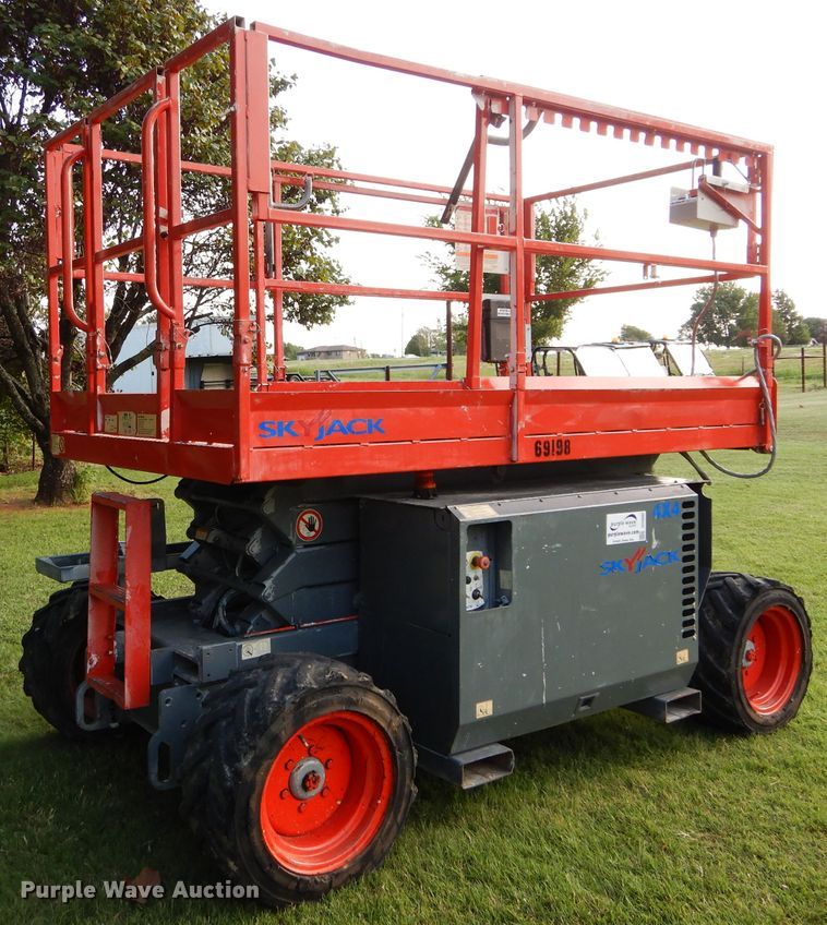 image for item DH3602 Sky Jack SJ6826RT boom lift