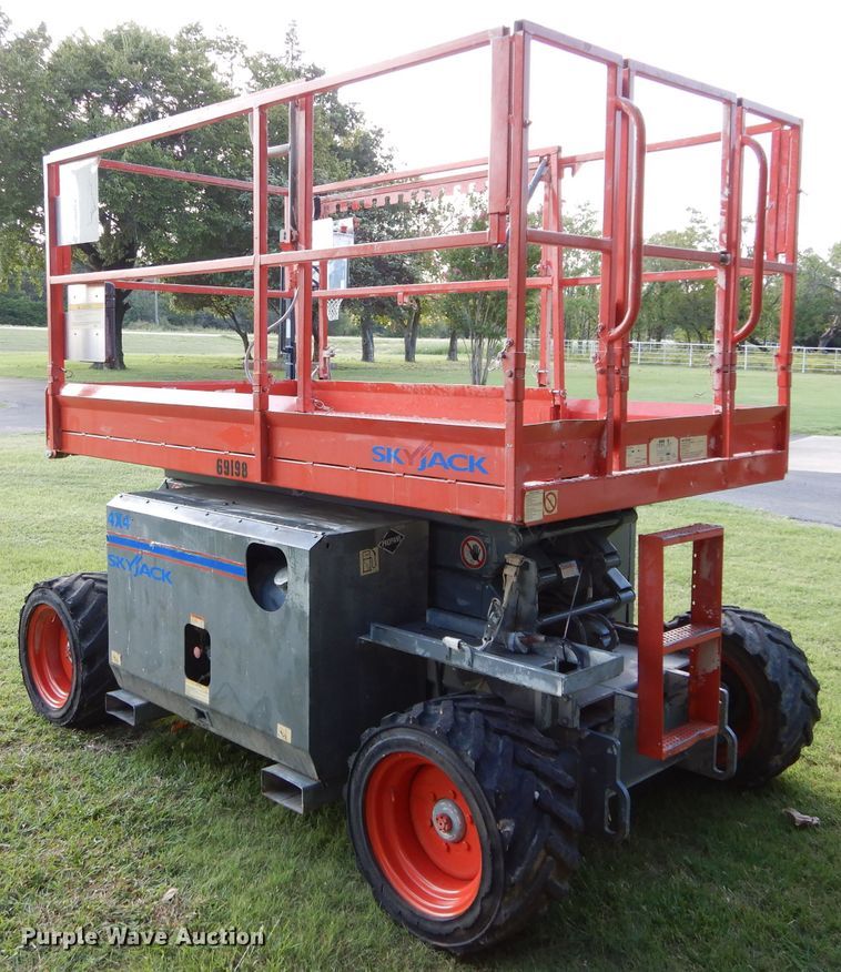 image for item DH3602 Sky Jack SJ6826RT boom lift