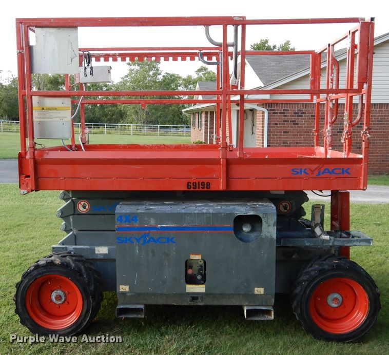 image for item DH3602 Sky Jack SJ6826RT boom lift