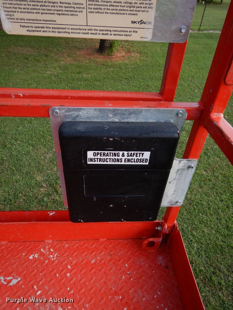 image for item DH3602 Sky Jack SJ6826RT boom lift