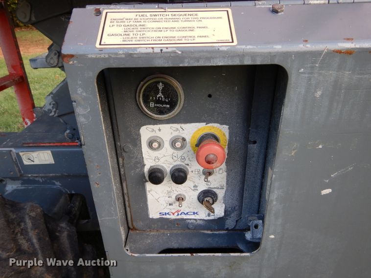 image for item DH3602 Sky Jack SJ6826RT boom lift