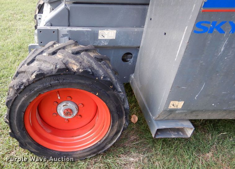 image for item DH3602 Sky Jack SJ6826RT boom lift