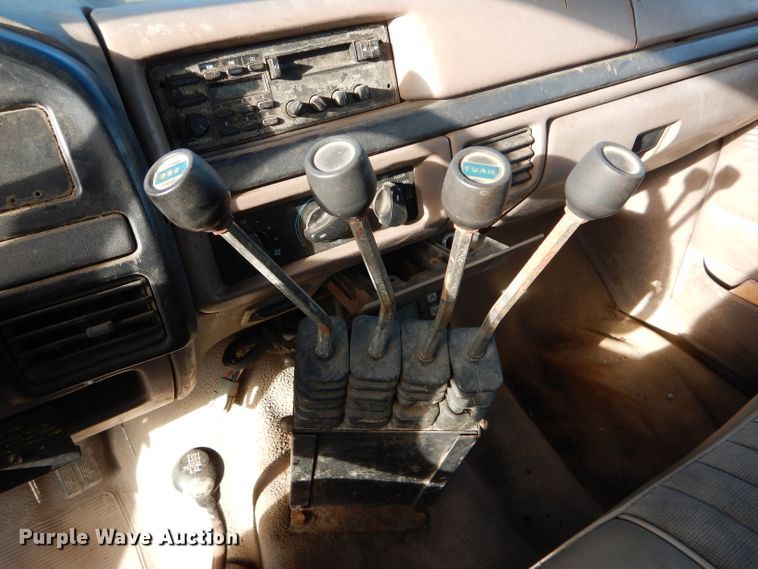 image for item DH6153 1995 Ford F350 dump bed pickup truck