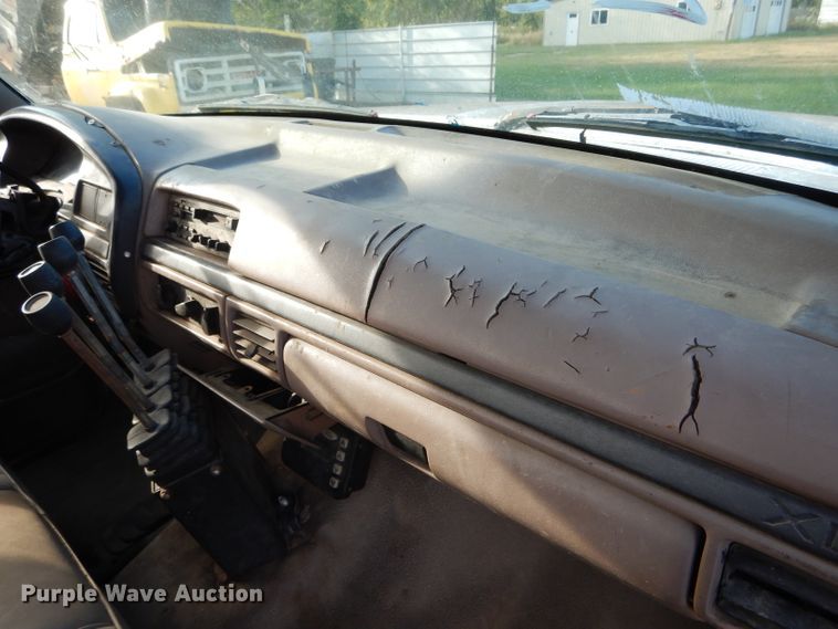 image for item DH6153 1995 Ford F350 dump bed pickup truck