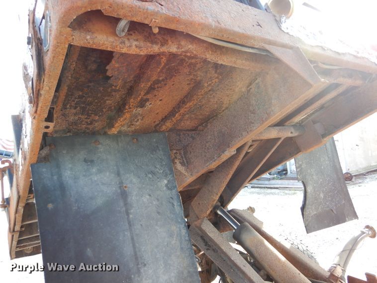 image for item DH6153 1995 Ford F350 dump bed pickup truck