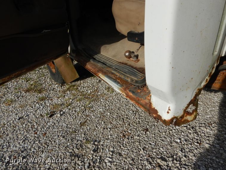 image for item DH6153 1995 Ford F350 dump bed pickup truck