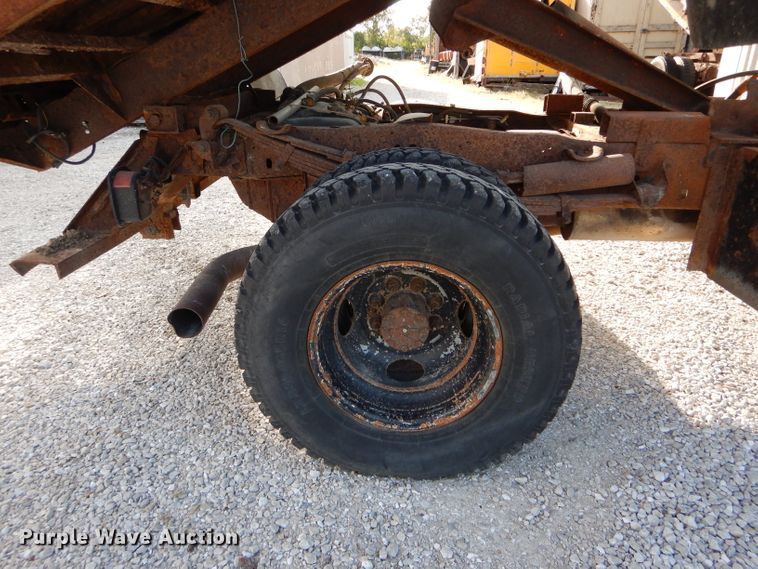 image for item DH6153 1995 Ford F350 dump bed pickup truck