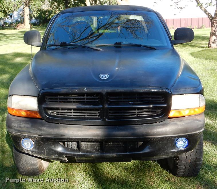 image for item DH6166 1997 Dodge Dakota Sport Club Cab pickup truck
