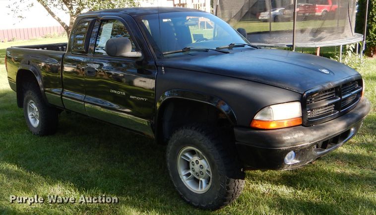 image for item DH6166 1997 Dodge Dakota Sport Club Cab pickup truck