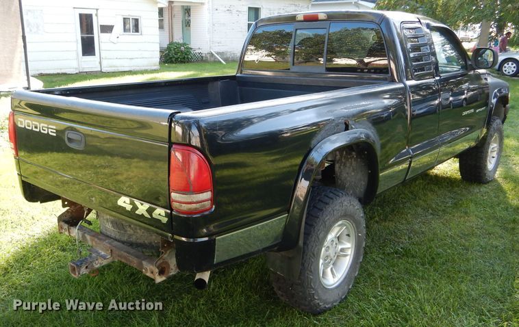 image for item DH6166 1997 Dodge Dakota Sport Club Cab pickup truck