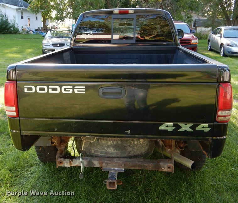 image for item DH6166 1997 Dodge Dakota Sport Club Cab pickup truck