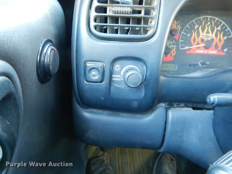 image for item DH6166 1997 Dodge Dakota Sport Club Cab pickup truck