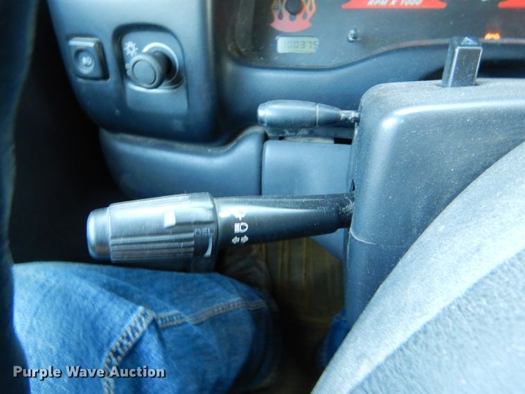 image for item DH6166 1997 Dodge Dakota Sport Club Cab pickup truck