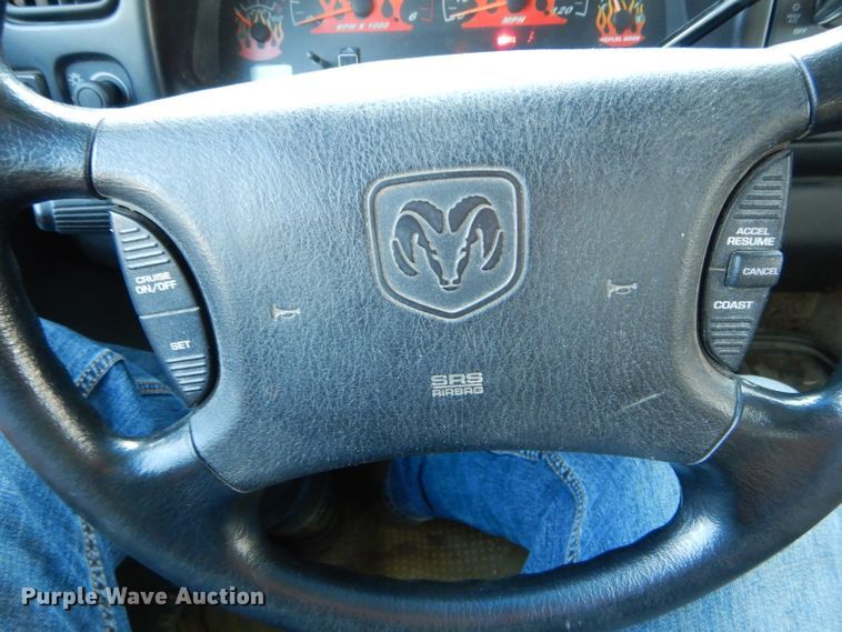 image for item DH6166 1997 Dodge Dakota Sport Club Cab pickup truck