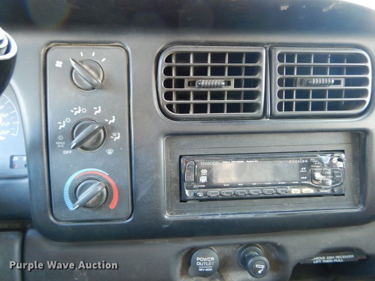 image for item DH6166 1997 Dodge Dakota Sport Club Cab pickup truck