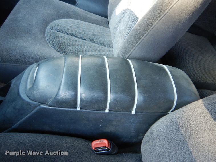 image for item DH6166 1997 Dodge Dakota Sport Club Cab pickup truck