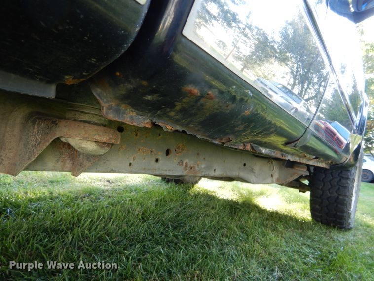 image for item DH6166 1997 Dodge Dakota Sport Club Cab pickup truck