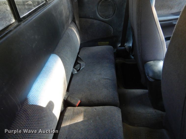 image for item DH6166 1997 Dodge Dakota Sport Club Cab pickup truck