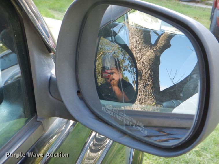 image for item DH6166 1997 Dodge Dakota Sport Club Cab pickup truck