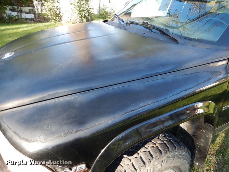 image for item DH6166 1997 Dodge Dakota Sport Club Cab pickup truck