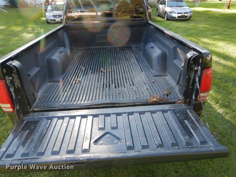 image for item DH6166 1997 Dodge Dakota Sport Club Cab pickup truck