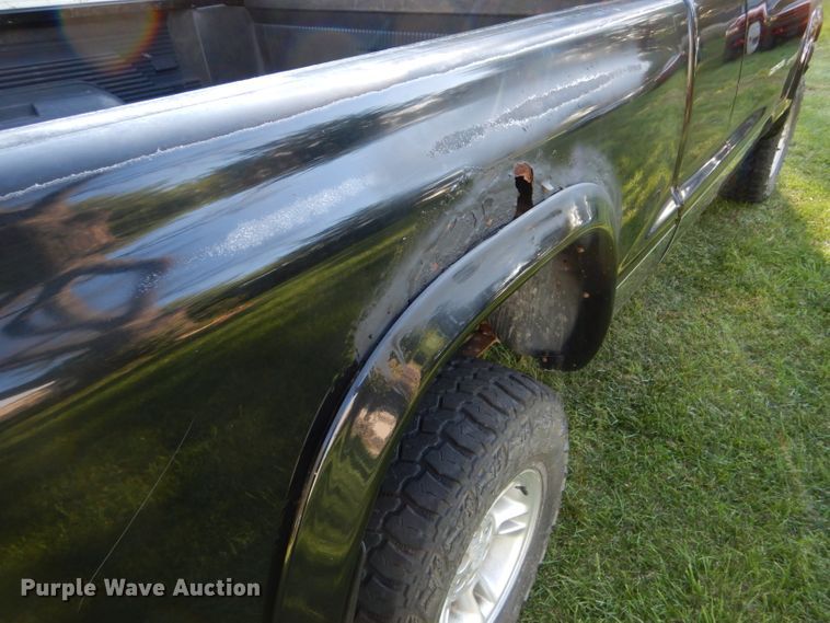 image for item DH6166 1997 Dodge Dakota Sport Club Cab pickup truck