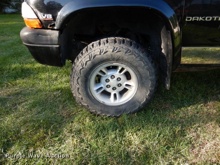 image for item DH6166 1997 Dodge Dakota Sport Club Cab pickup truck