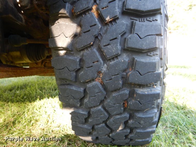 image for item DH6166 1997 Dodge Dakota Sport Club Cab pickup truck