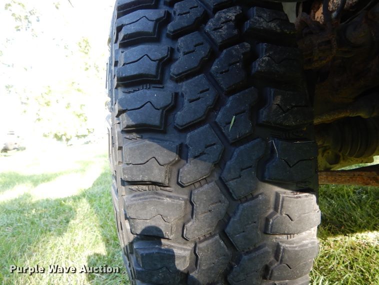 image for item DH6166 1997 Dodge Dakota Sport Club Cab pickup truck