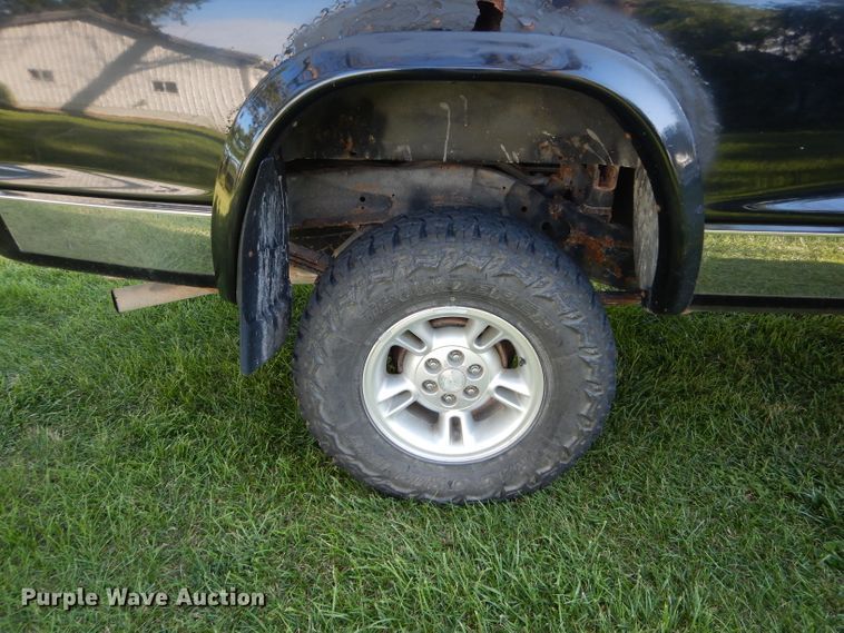 image for item DH6166 1997 Dodge Dakota Sport Club Cab pickup truck