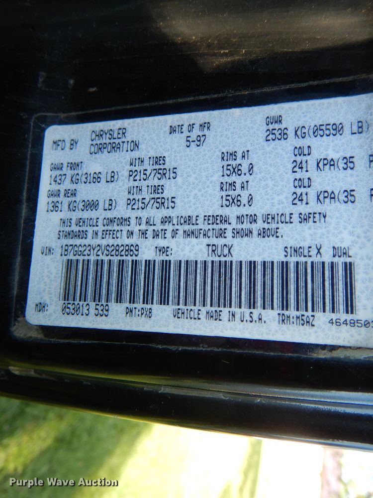 image for item DH6166 1997 Dodge Dakota Sport Club Cab pickup truck