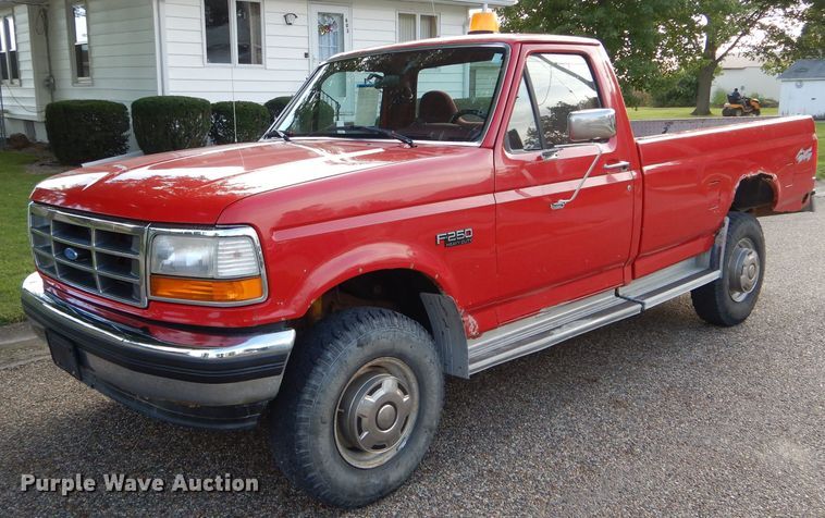 image for item DH6169 1997 Ford F250 HD pickup truck