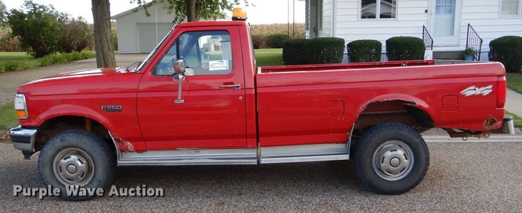 image for item DH6169 1997 Ford F250 HD pickup truck