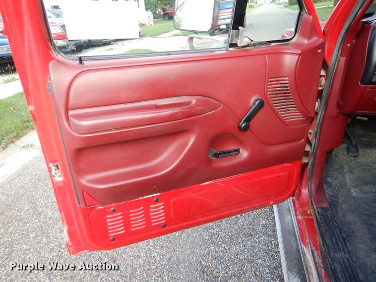 image for item DH6169 1997 Ford F250 HD pickup truck