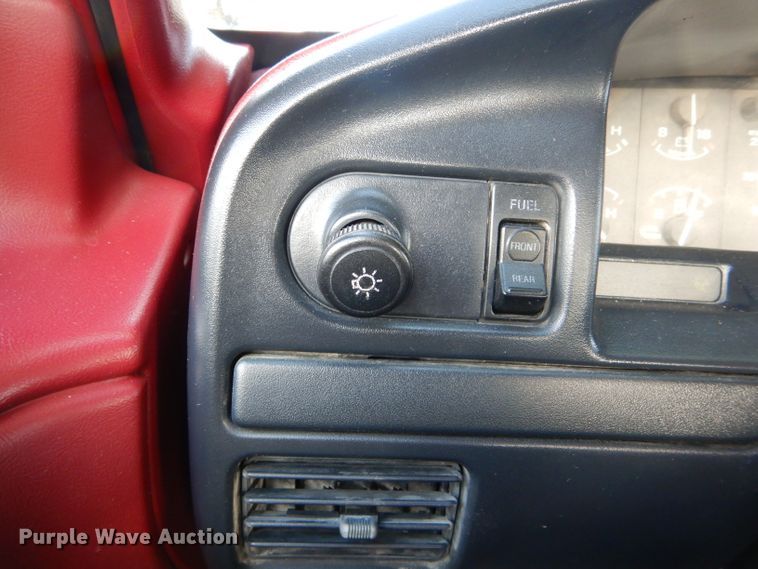 image for item DH6169 1997 Ford F250 HD pickup truck