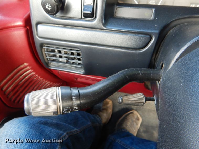 image for item DH6169 1997 Ford F250 HD pickup truck