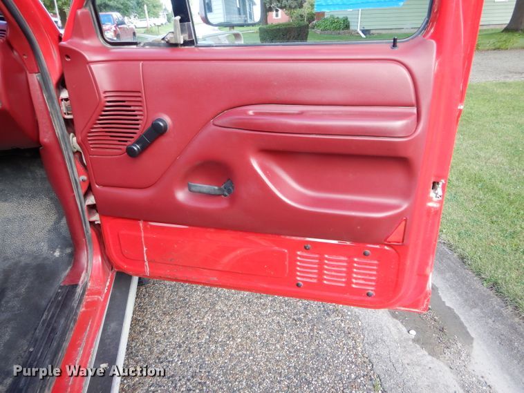 image for item DH6169 1997 Ford F250 HD pickup truck