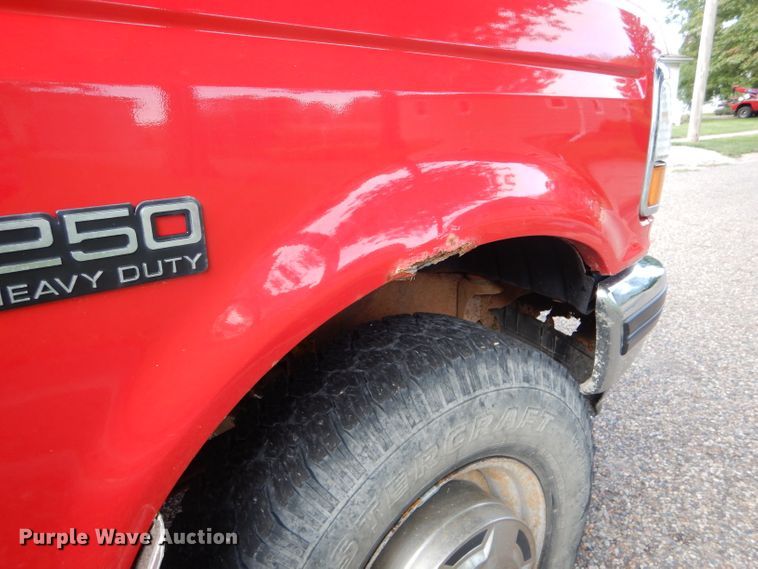 image for item DH6169 1997 Ford F250 HD pickup truck