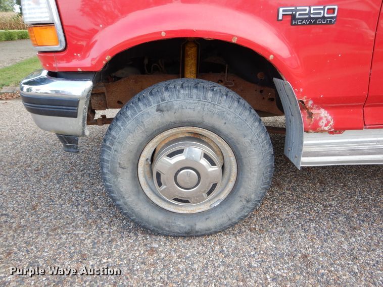 image for item DH6169 1997 Ford F250 HD pickup truck