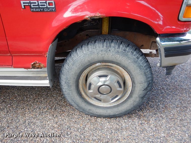 image for item DH6169 1997 Ford F250 HD pickup truck