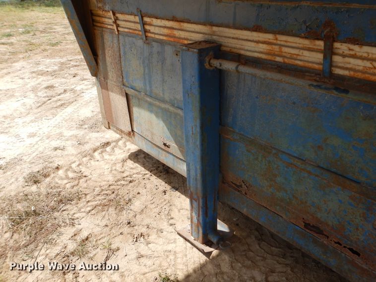 image for item DH6182 1975 Star livestock trailer