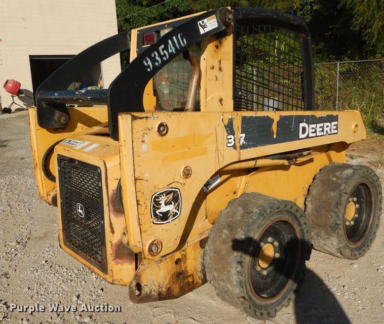 image for item DI1774 2007 John Deere 317 skid steer