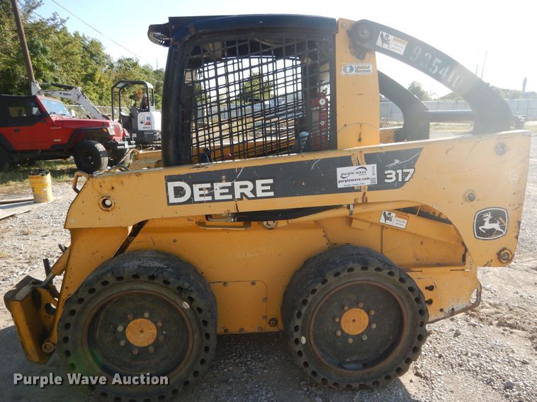 image for item DI1774 2007 John Deere 317 skid steer