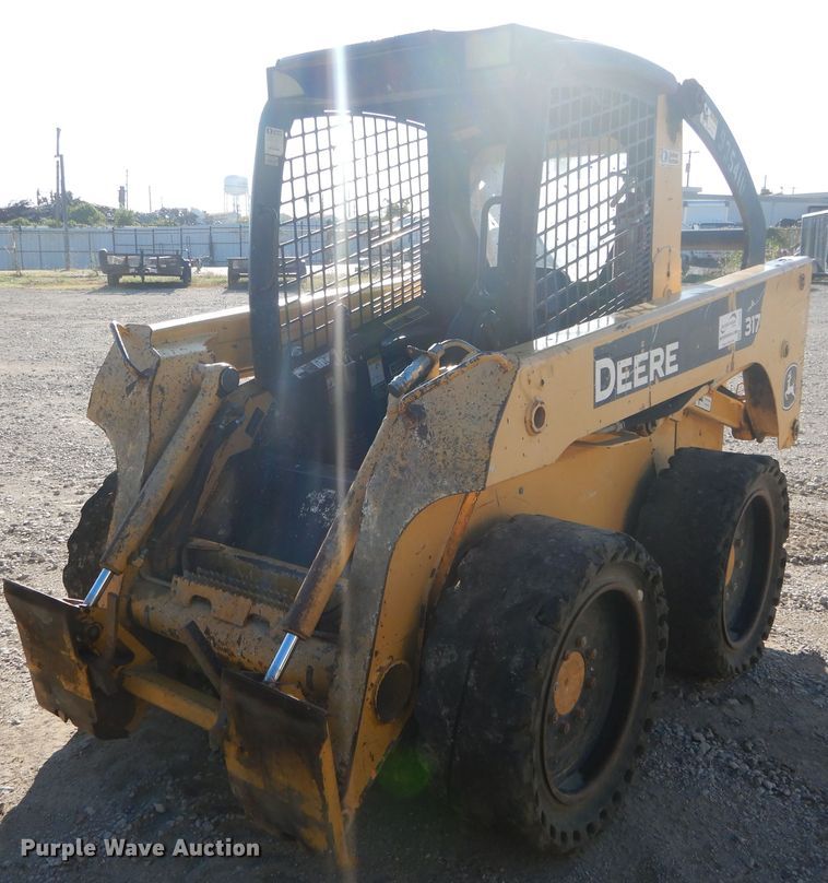 image for item DI1774 2007 John Deere 317 skid steer