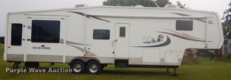 image for item DI2269 2004 Cedar Creek 37RDQS camper