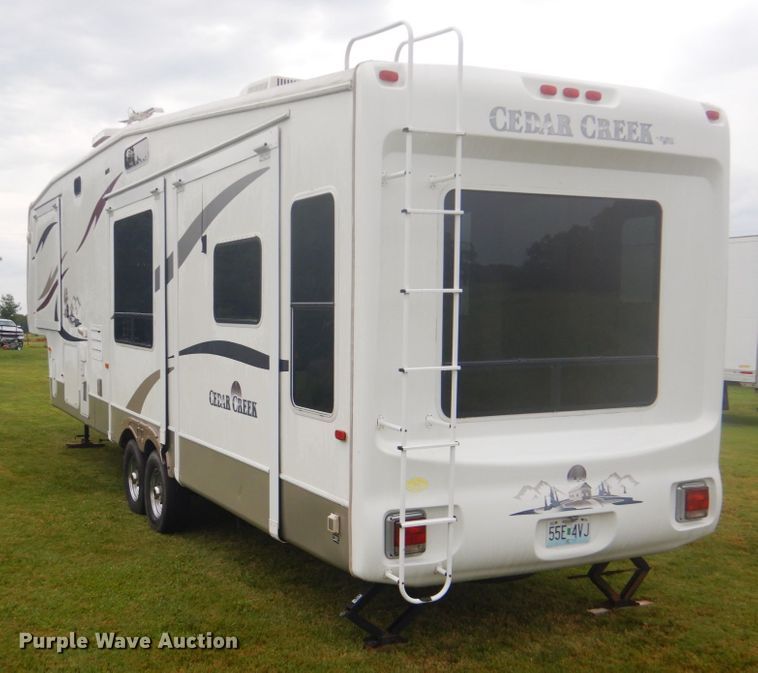 image for item DI2269 2004 Cedar Creek 37RDQS camper