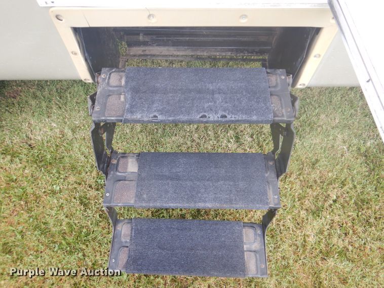 image for item DI2269 2004 Cedar Creek 37RDQS camper